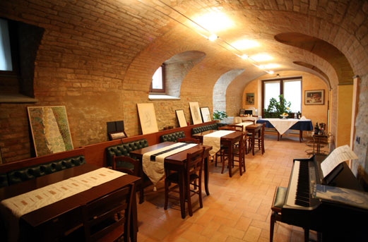 La sala colazione dell'Hotel Castelbourg di Neive