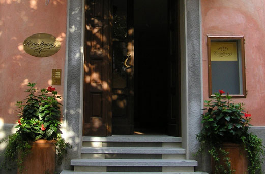Welcome to Castelbourg Hotel Neive